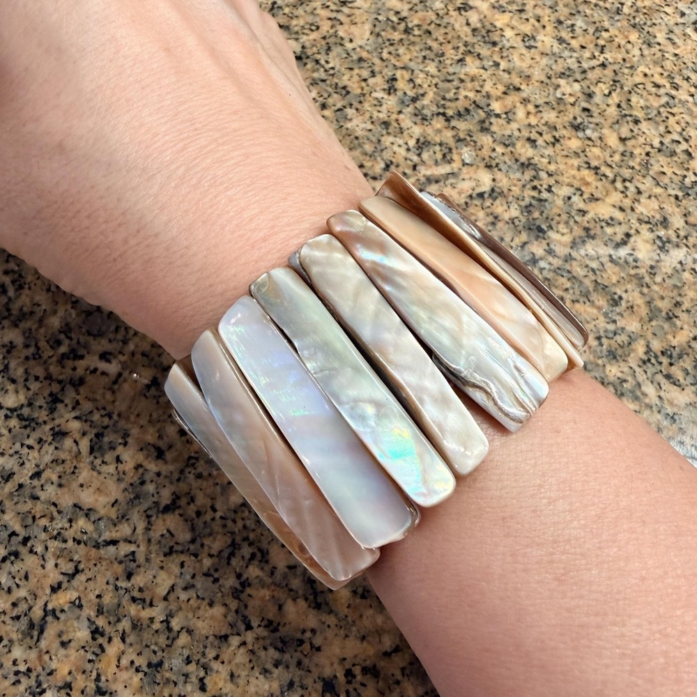 VTG White Mother Of Pearl Shell Wide Cuff Bracelet Womens Stretch Beach Boho